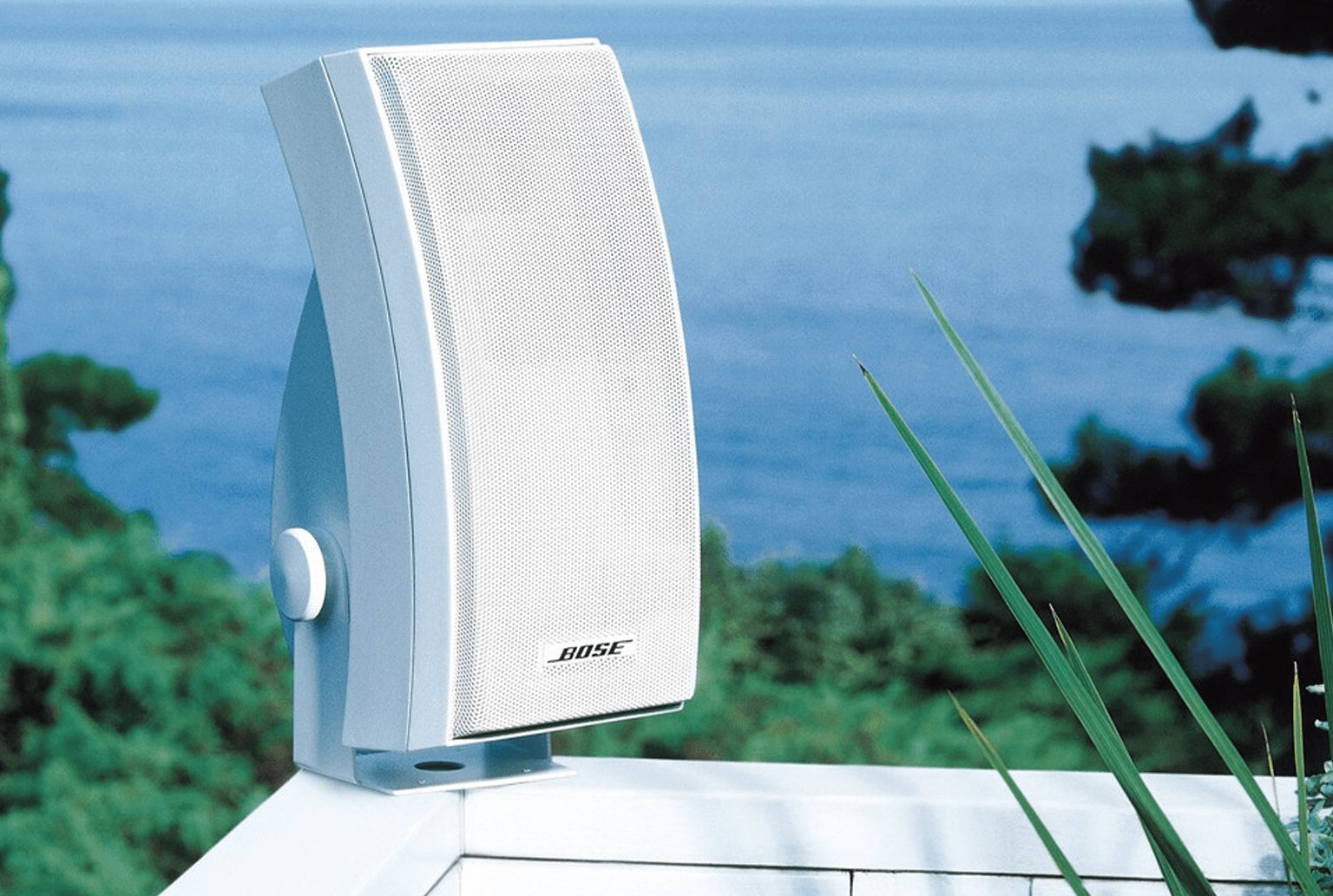 White bose outdoor pa speaker system